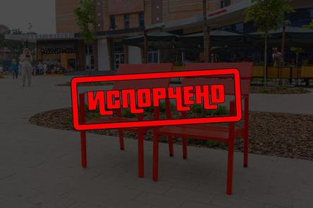 Vandals stole and spoiled 19 red chairs in the center of Nizhny Novgorod