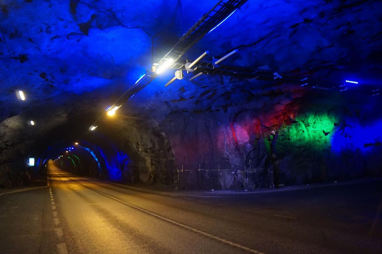 The tunnel between about. Stream and Bord